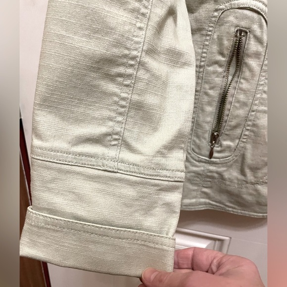 Size Large light green denim Jacket with details such as embroidery & Stitching - Picture 4 of 12